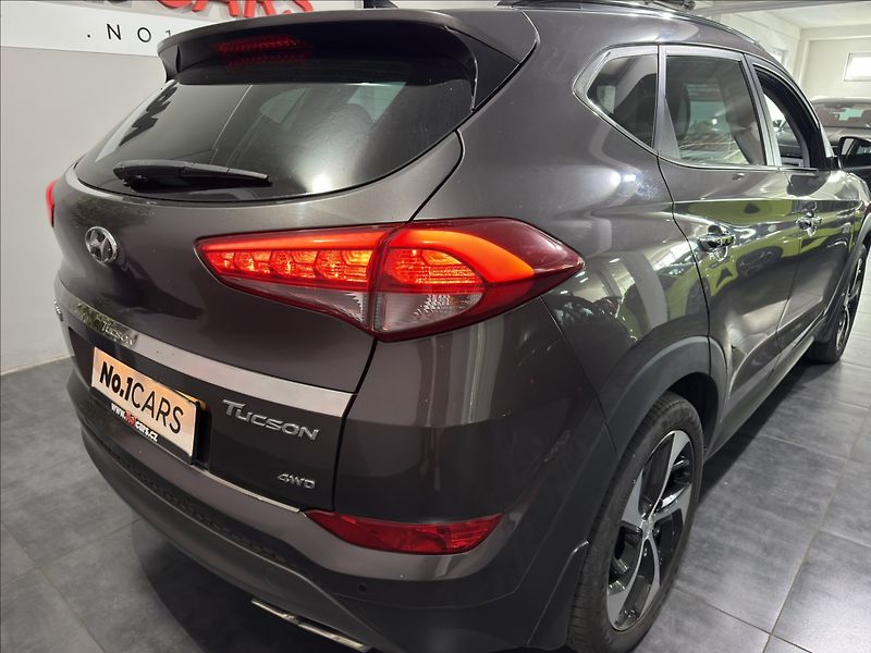 Hyundai Tucson 2,0   CRDI 4X4 STYLE PANO - fotka 32 z 40