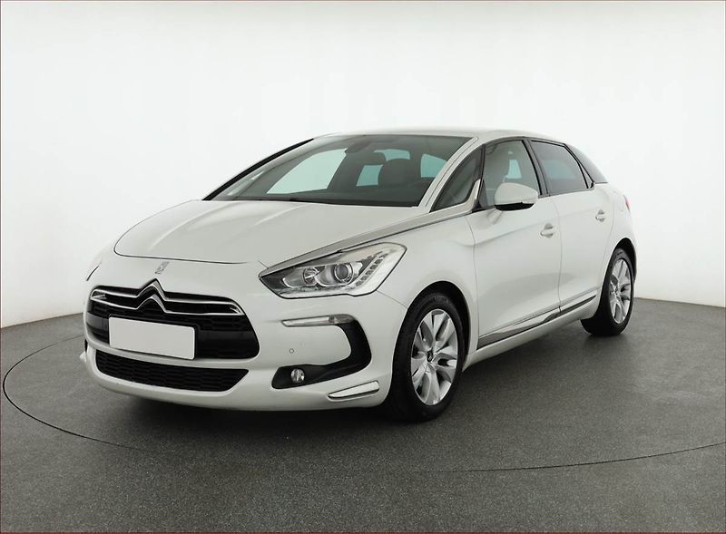 Citroën DS5 (2015) 2.0 BlueHDi, Automat, Navi - fotka 2 z 19