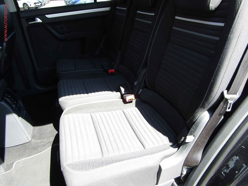 Volkswagen Touran (2015) 1.6TDi, Navi, AC - fotka 10 z 20