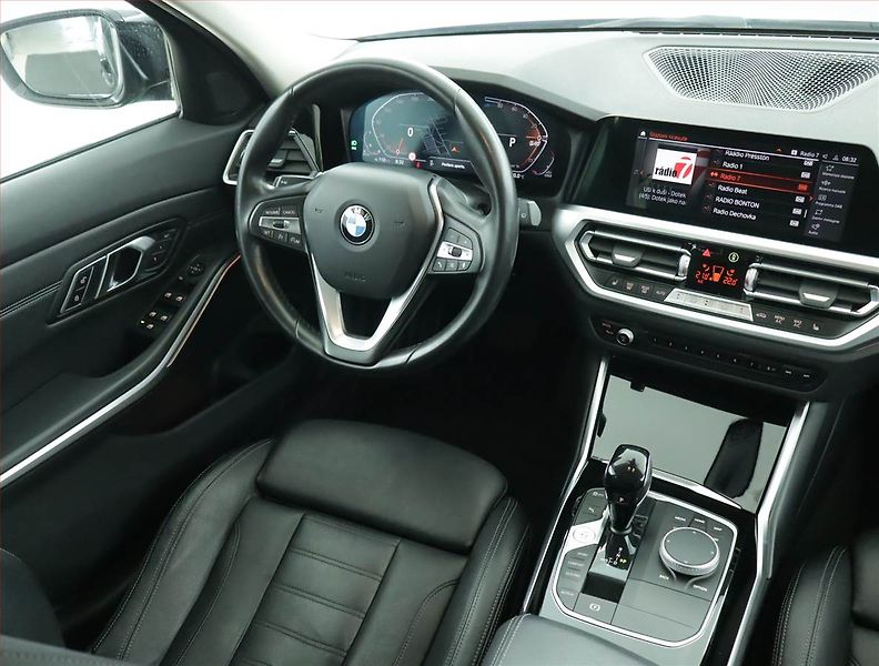 BMW Řada 3 (2021) Advantage 320 d - fotka 7 z 23