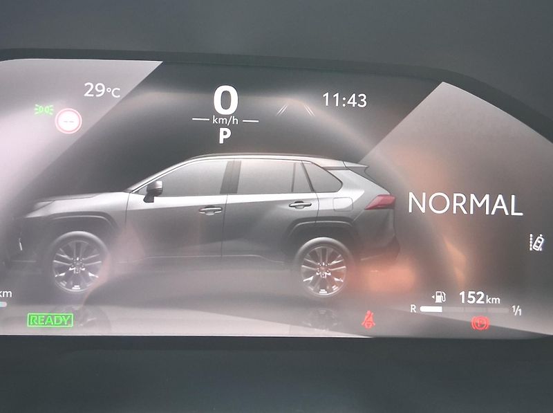 Toyota RAV4 EXECUTIVE JBL PHEV 4x4 225 kW - fotka 24 z 39