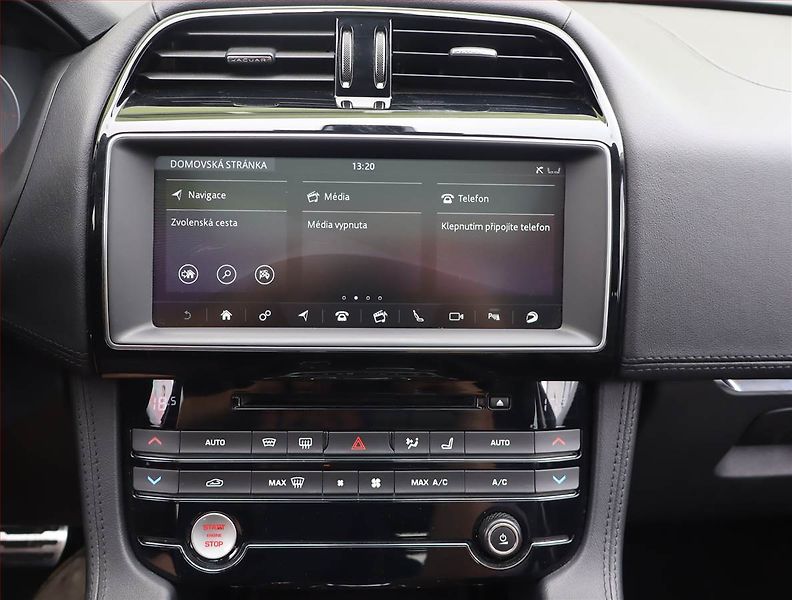 Jaguar F-Pace (2018) 30d AWD, 4X4, Automat - fotka 12 z 21
