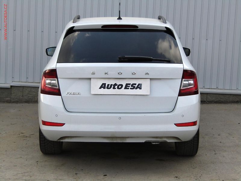 Škoda Fabia (2022) 1.0 TSi, ČR, Ambition, DSG - fotka 5 z 18