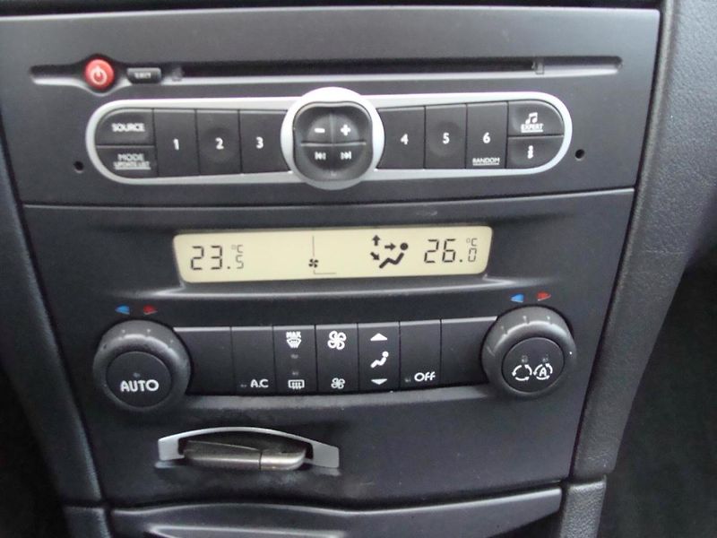 Renault Laguna 1.9 DCi, Servisní kniha - fotka 17 z 27
