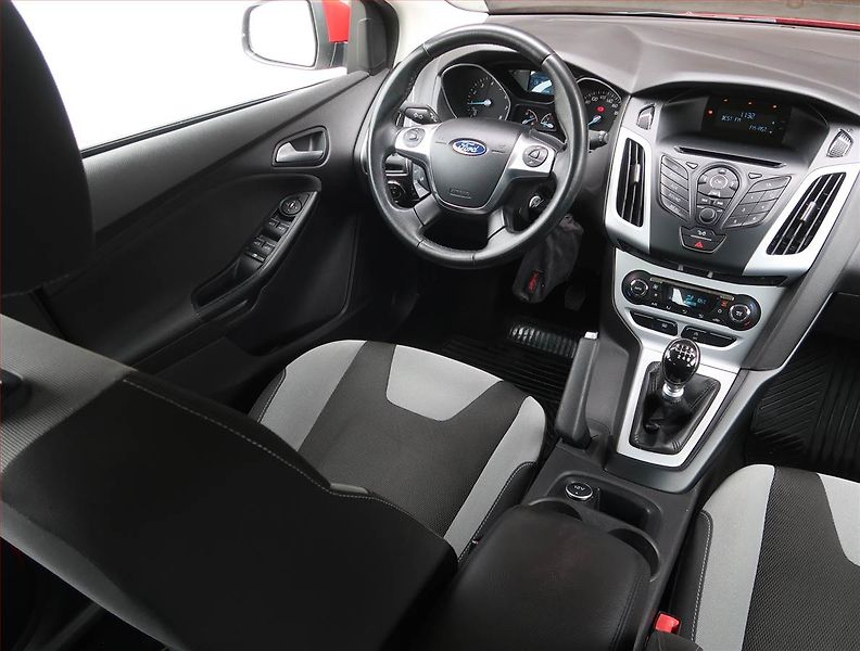 Ford Focus (2014) Trend Sport 1.0 EcoBoost - fotka 7 z 16