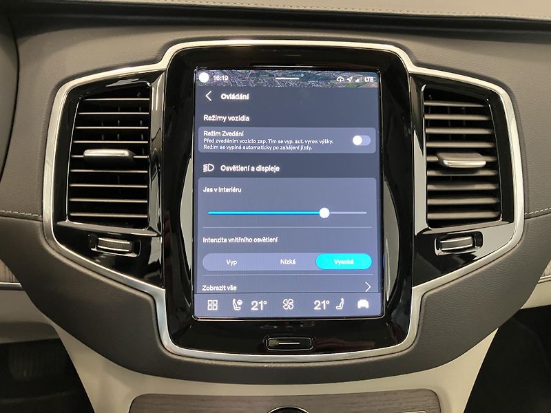 Volvo XC90 B5 AWD Ice Line Plus Dark AT8 - fotka 40 z 50