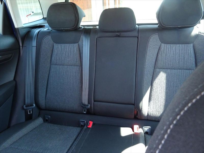 Škoda Karoq 1,0 TSi Business  85 kW - fotka 28 z 31