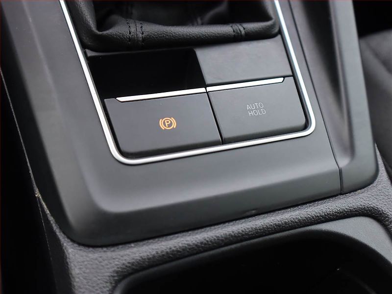 Volkswagen Golf (2024) Life 2.0 TDI - fotka 22 z 23