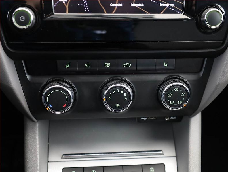 Škoda Octavia (2015) 2.0 TDI, 4X4, Serv.kniha - fotka 14 z 20
