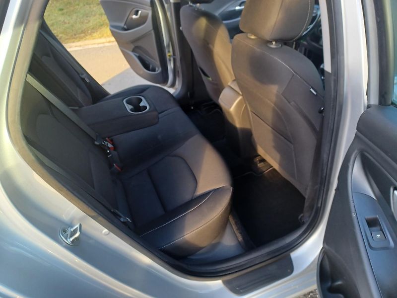 Hyundai i30 1.0 T-GDI 88kW Čr - fotka 16 z 18