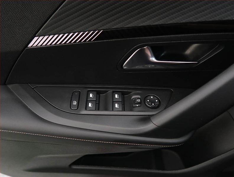 Peugeot 2008 (2025) 1.2 PureTech - fotka 23 z 23