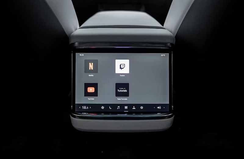 Tesla Model S Plaid AWD Tažné Yoke Panorama - fotka 22 z 25