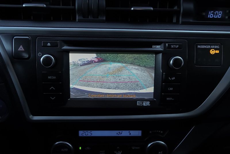 Toyota Auris 1.8 HYBRID ACTIVE+ - fotka 22 z 24
