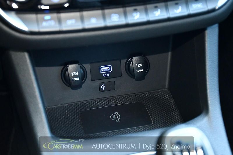 Hyundai i30 1.6CRDi NAVI KAMERA CARPLAY - fotka 32 z 48