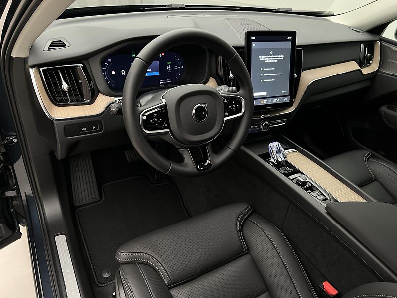 Volvo XC60 (2026) T6 AWD RECHARGE DARK PLUS AUT - fotka 4 z 45