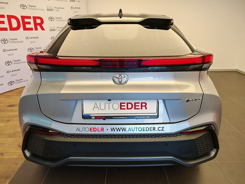 Toyota C-HR 2.0 Plug - in Hybrid ( 220k ) - fotka 5 z 37