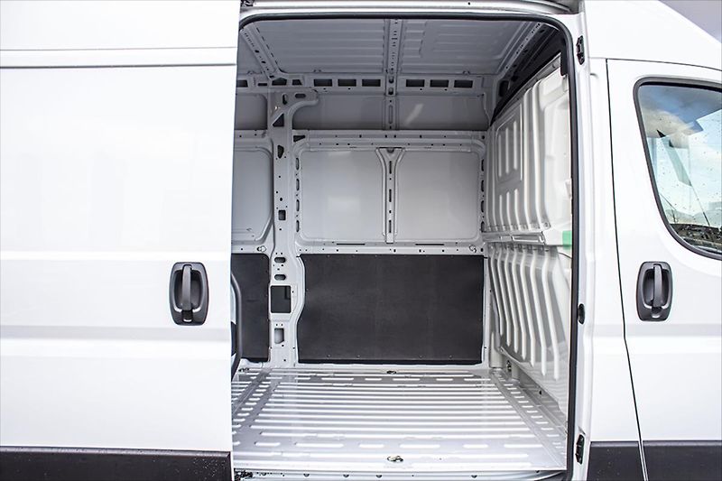 Peugeot Boxer 2,2 Furgon 3300 L2H2 BlueHDi 1 - fotka 7 z 14