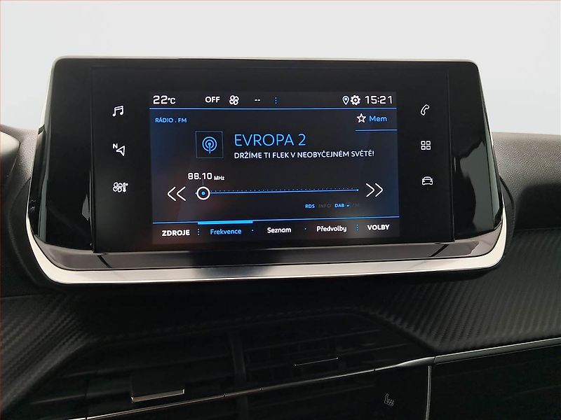 Peugeot 2008 (2020) 1.2 PureTech, Tempomat - fotka 12 z 18