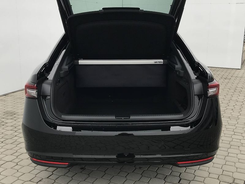 Škoda Superb (2025) Sportline 7DSG 2,0TDI - fotka 24 z 24
