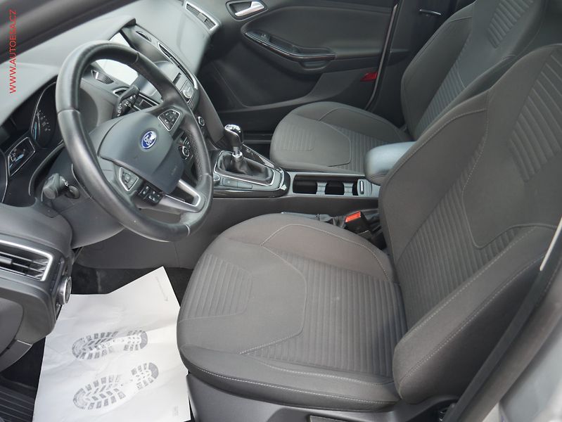 Ford Focus (2017) 1.5 EB, ČR, Titanium - fotka 9 z 18