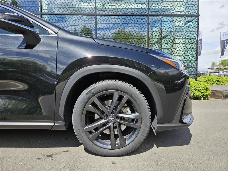 Lexus NX 450h plus 2,5 Prestige - fotka 5 z 16