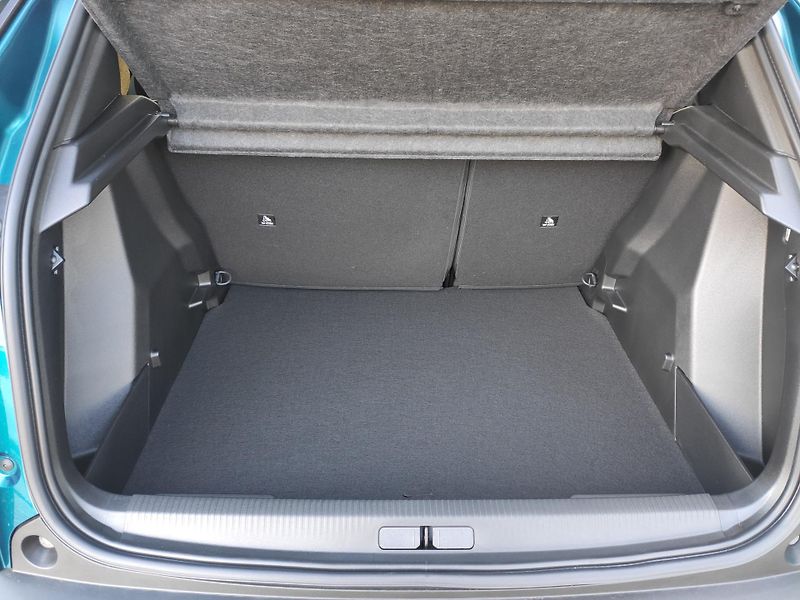 Peugeot 2008 (2026) ALLURE 1.2 100k MAN6 2x kamera - fotka 6 z 23