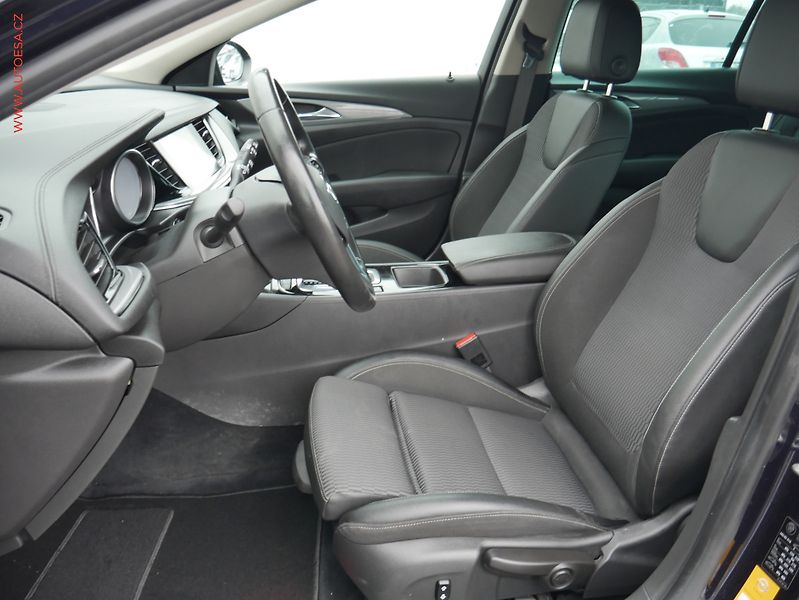 Opel Insignia (2017) 2.0CDTi, AT, LED, park - fotka 9 z 22