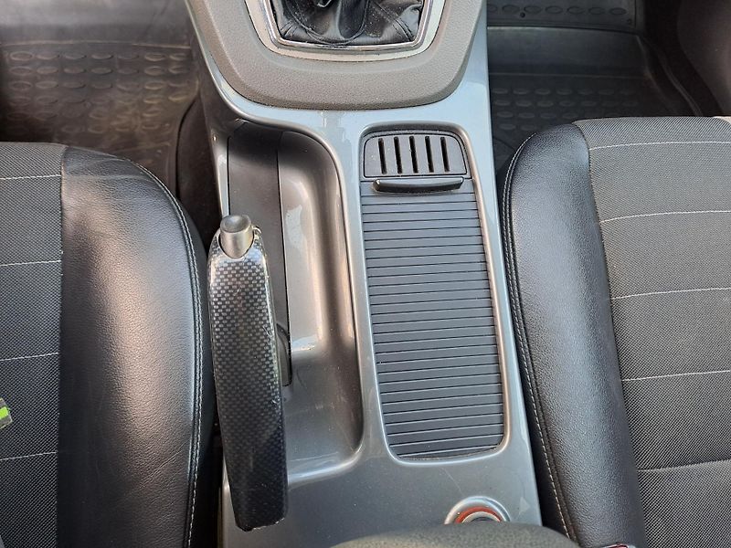 Ford Kuga (2009) 2.0 TDCi 4x4 PŮVOD ČR - fotka 22 z 31