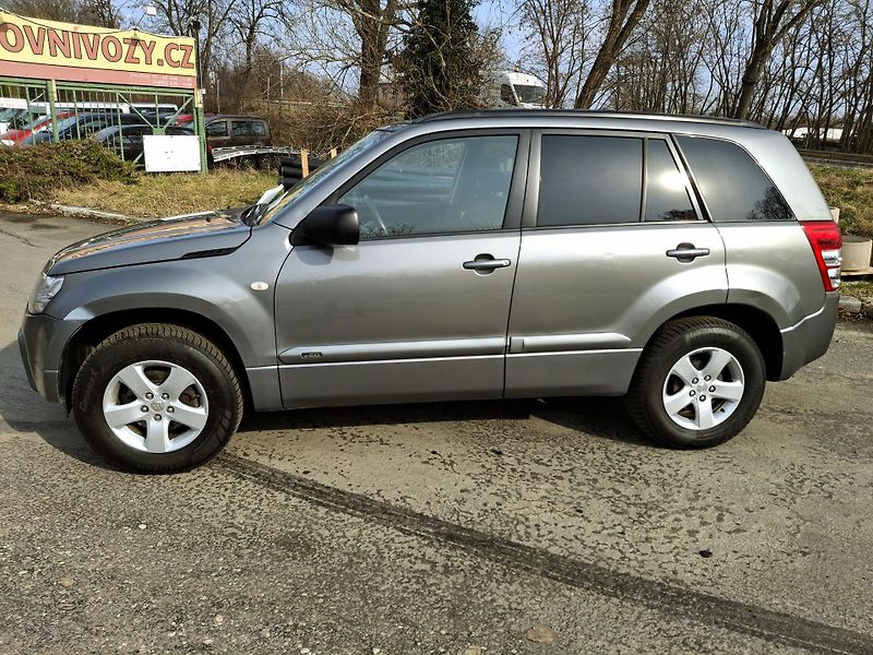 Suzuki Grand Vitara 2.0 benzin  Rezervace - fotka 2 z 43