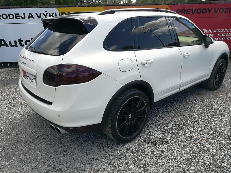 Porsche Cayenne 4,8 i V8 Turbo - fotka 3 z 32