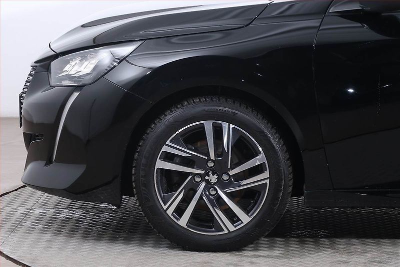 Peugeot 208 (2021) Allure 1.2 PureTech - fotka 14 z 17