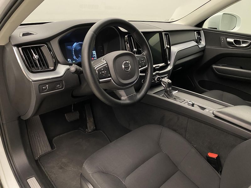 Volvo XC60 T5 MOMENTUM AUT CZ - fotka 4 z 43
