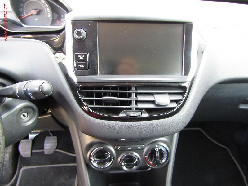 Peugeot 208 (2012) 1.2 VTi, AC, temp - fotka 14 z 17