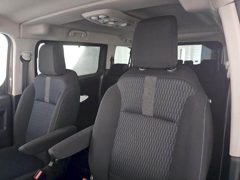 Peugeot Traveller (2017) 2.0HDi 130kW 8AT 8MÍST - fotka 8 z 30