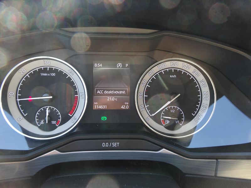 Škoda Superb 2.0TDi DSG Taž.zař. Plná nádrž - fotka 29 z 41