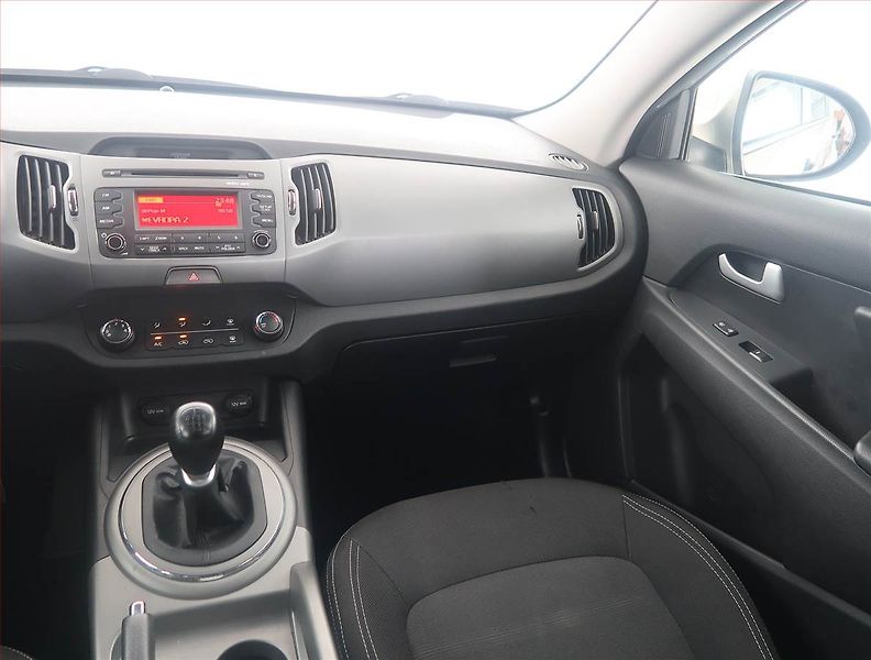 Kia Sportage (2015) 1.6 GDI - fotka 8 z 14