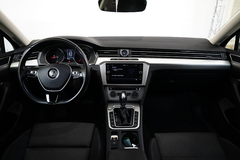 Volkswagen Passat - fotka 5 z 31