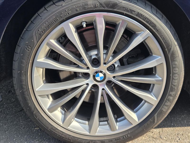 BMW Řada 5 3,0 540i xDrive Luxury Laser H - fotka 25 z 26