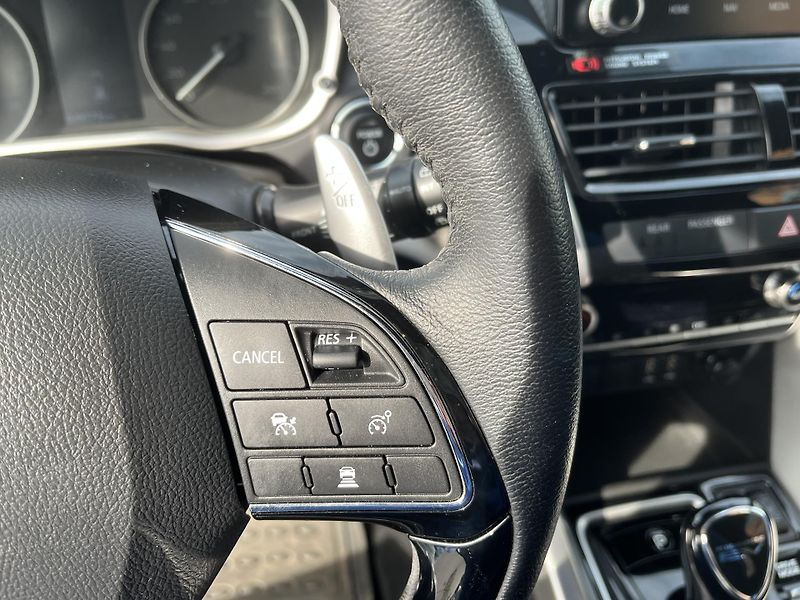 Mitsubishi Eclipse Cross 2.4 PHEV 4x4 - fotka 24 z 32