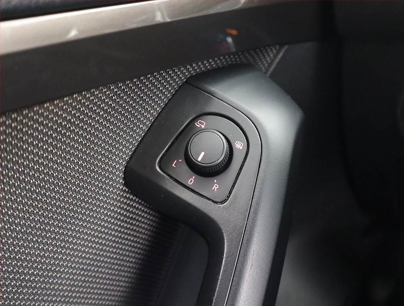 Seat Ateca (2017) 1.4 TSI, 4X4, ČR,1.maj - fotka 15 z 25