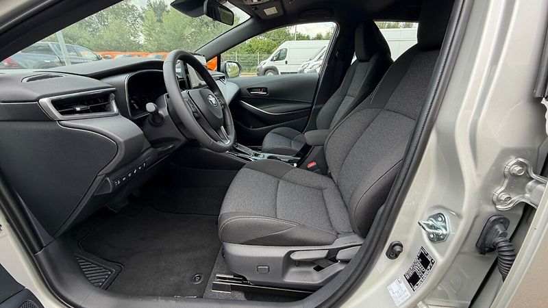 Toyota Corolla TS 1.8. Hybrid Comfort Tech - - fotka 12 z 24