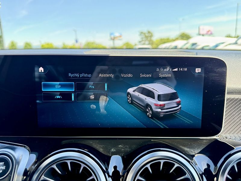 Mercedes-Benz GLB (2020) 250 4MATIC - fotka 34 z 45
