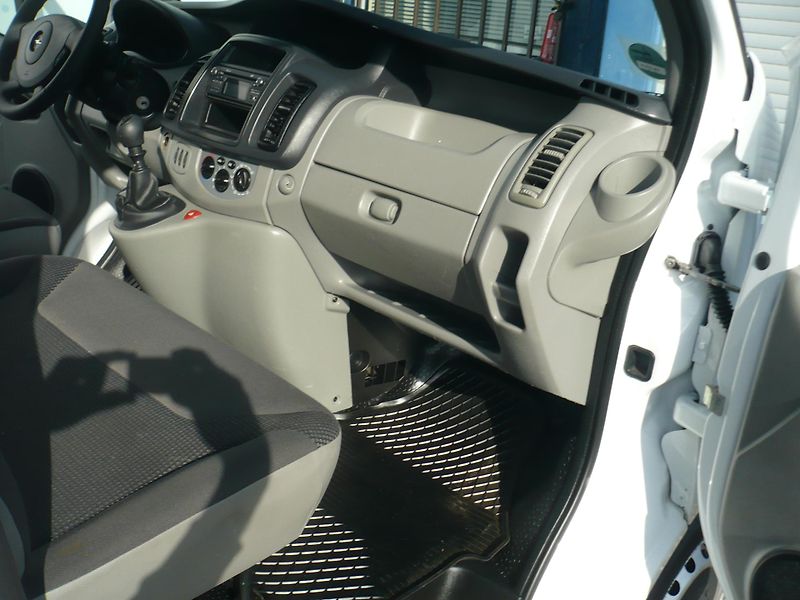 Opel Vivaro 2.0DCI L1H1 Klima - fotka 14 z 24