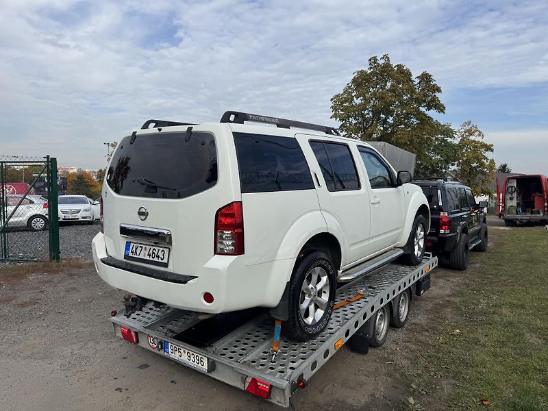 Nissan Pathfinder (2008) 2.5DCI 125kw AT 4x4 - fotka 5 z 24