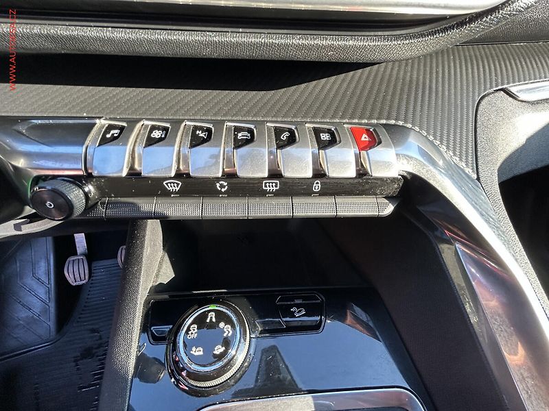 Peugeot 3008 (2017) 1.6 HDi, AC, temp, navi - fotka 13 z 21