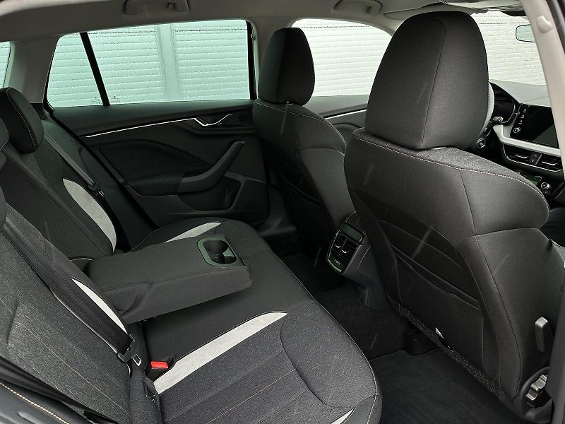 Škoda Scala First Edition 1.0TSi 85kW DSG - fotka 44 z 48
