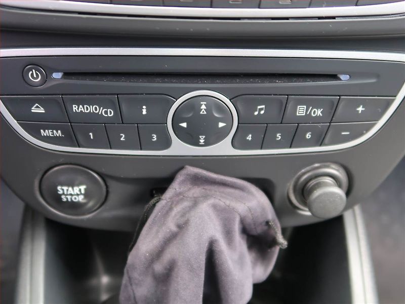 Renault Fluence (2012) 1.6 16V, Tempomat - fotka 16 z 18