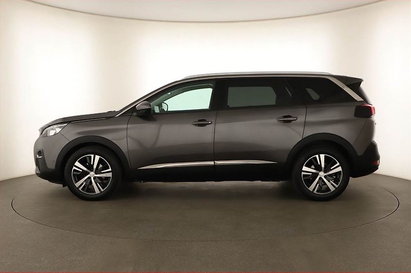 Peugeot 5008 (2020) 1.5 BlueHDi, 7 míst, Kůže - fotka 3 z 16
