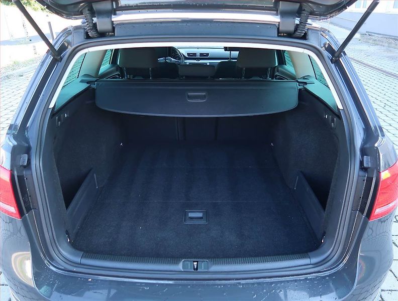 Volkswagen Passat (2011) 1.4 TSI, Serv.kniha - fotka 13 z 16