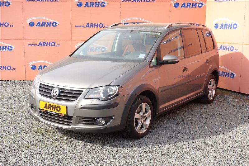 Volkswagen Touran 2,0 TDi,SERV.KN.,CROSS,7 MÍST. - fotka 3 z 32